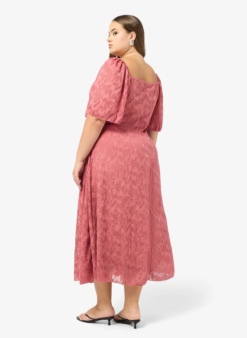 جينجر بلس فستان - بأكمام فراشة ودانتيل